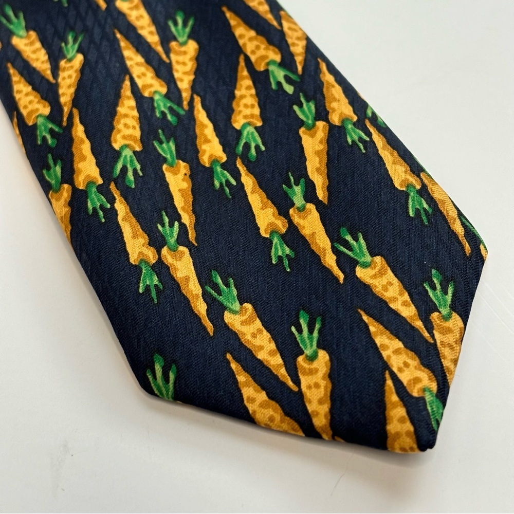 Carrot Themed Men’s Slim Novelty Neck Tie - Navy, Orange, Green. EUC 3” Wide - Picture 3 of 8